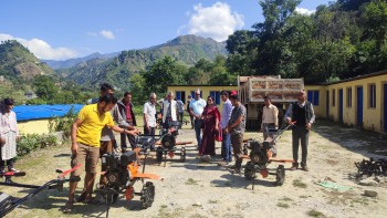 बैतडीको पुर्चाैडीमा किसानहरुका लागि हाते ट्याक्टर वितरण